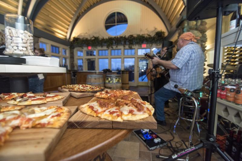 pizza and live music